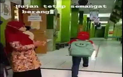 Sekolah Saat Hujan